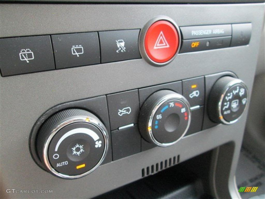 2008 Saturn VUE XR Controls Photo #84003867