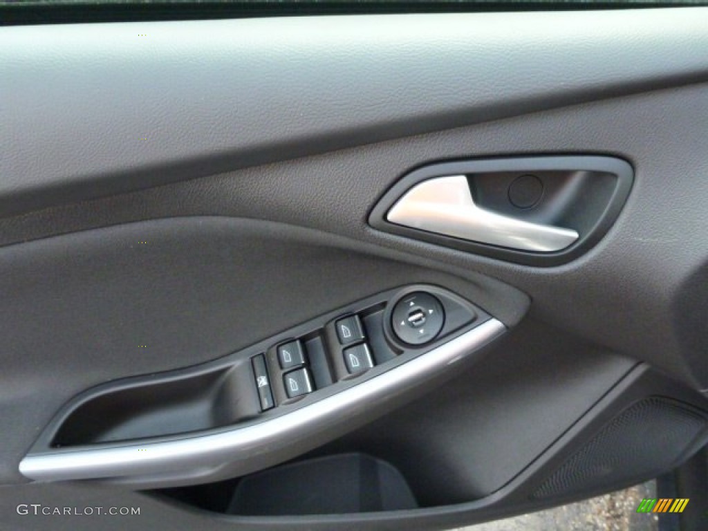 2014 Focus Titanium Sedan - Ingot Silver / Charcoal Black photo #11