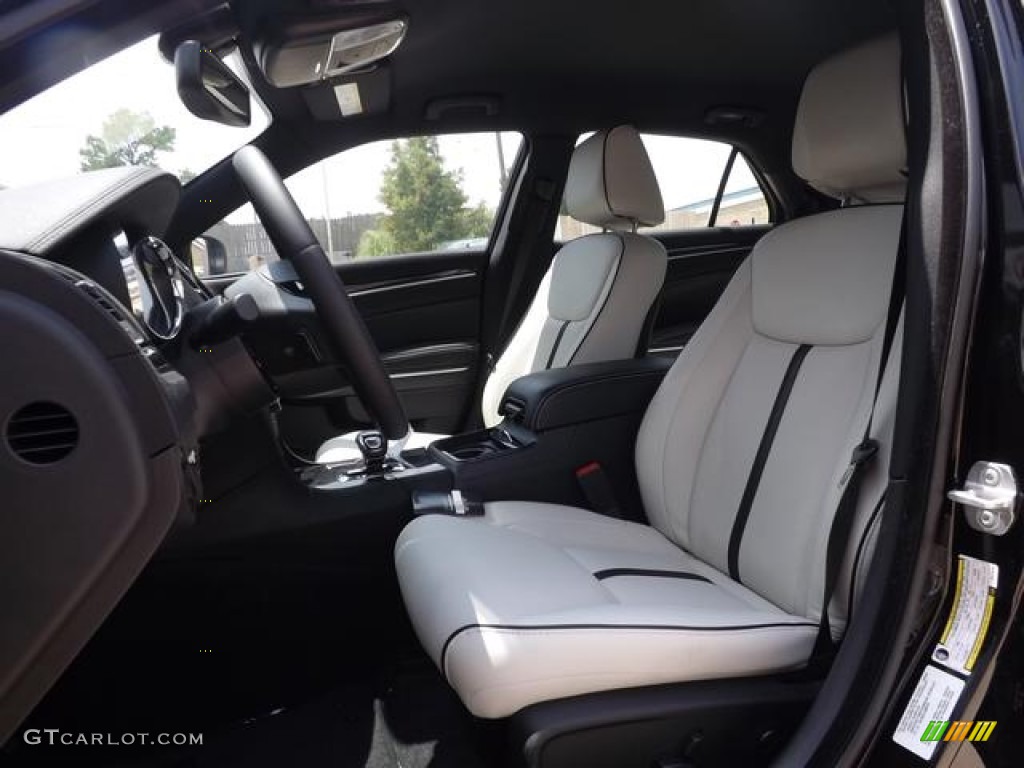 2013 Chrysler 300 Motown Front Seat Photos