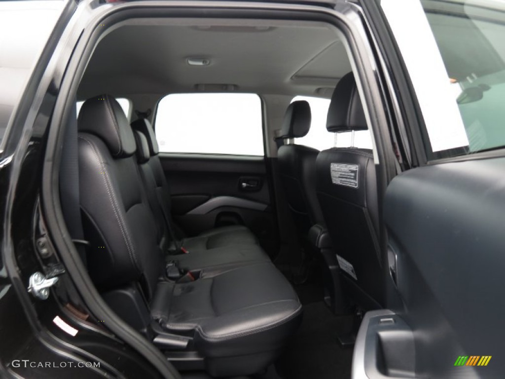 2008 Mitsubishi Outlander XLS Rear Seat Photo #84008388