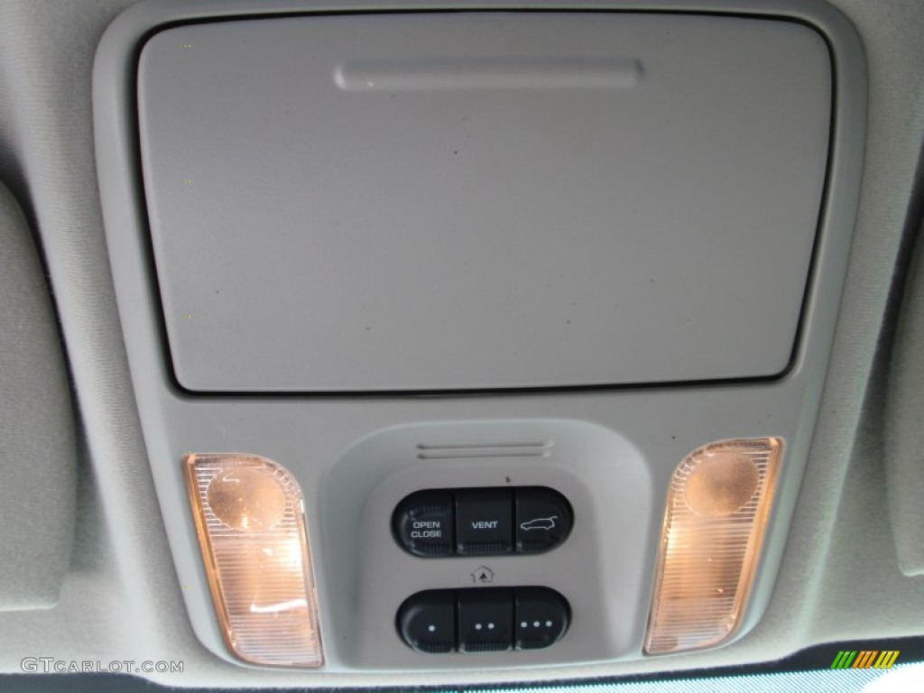 2005 Pacifica Touring - Linen Gold Metallic Pearl / Light Taupe photo #10