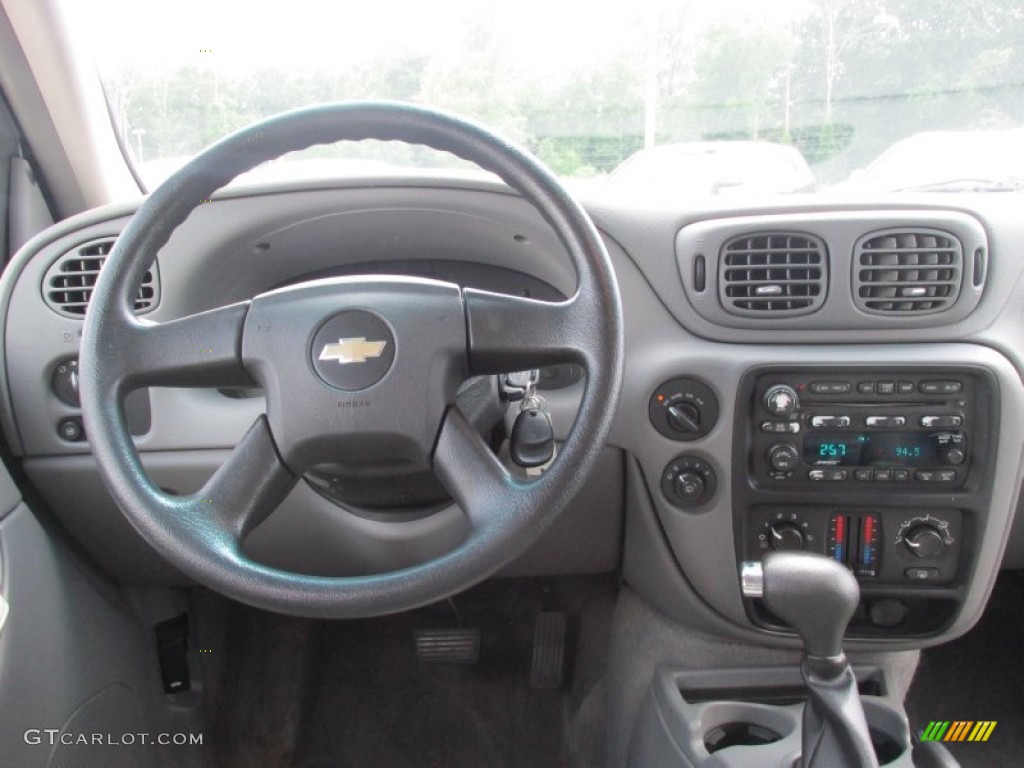 2005 TrailBlazer LS 4x4 - Emerald Jewel Green Metallic / Light Gray photo #11