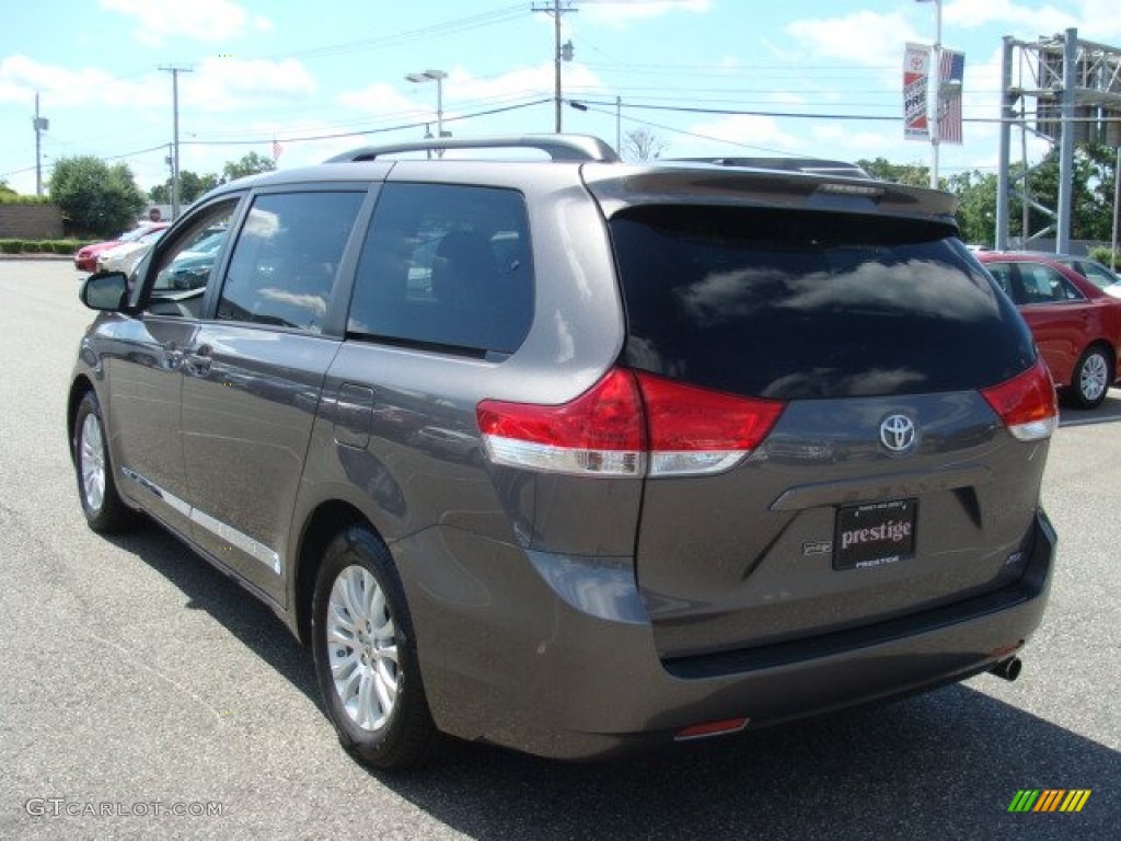 2011 Sienna XLE - Predawn Gray Mica / Light Gray photo #4