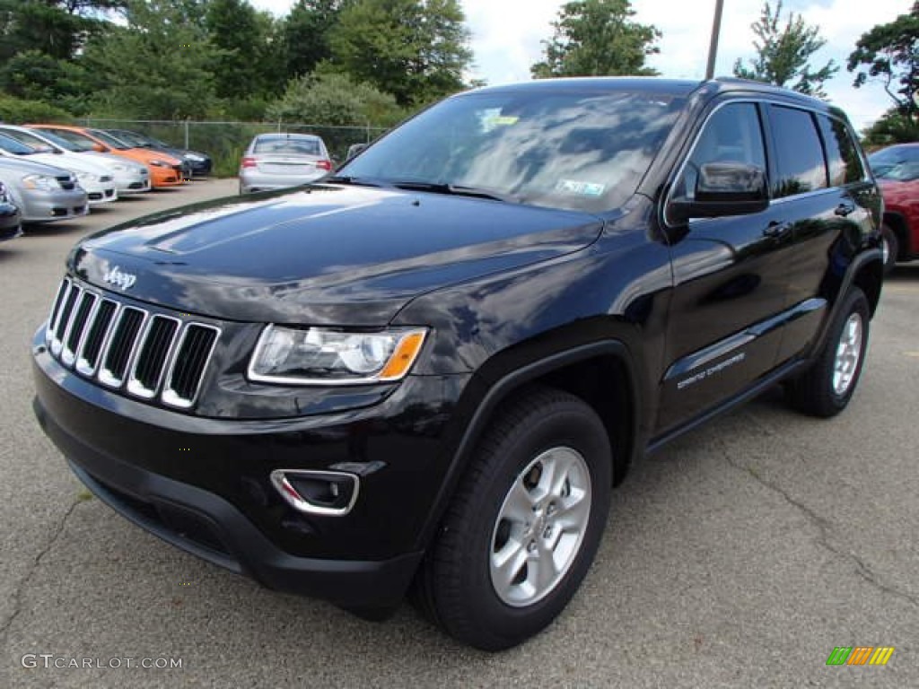 2014 Grand Cherokee Laredo 4x4 - Brilliant Black Crystal Pearl / New Zealand Black/Light Frost photo #2