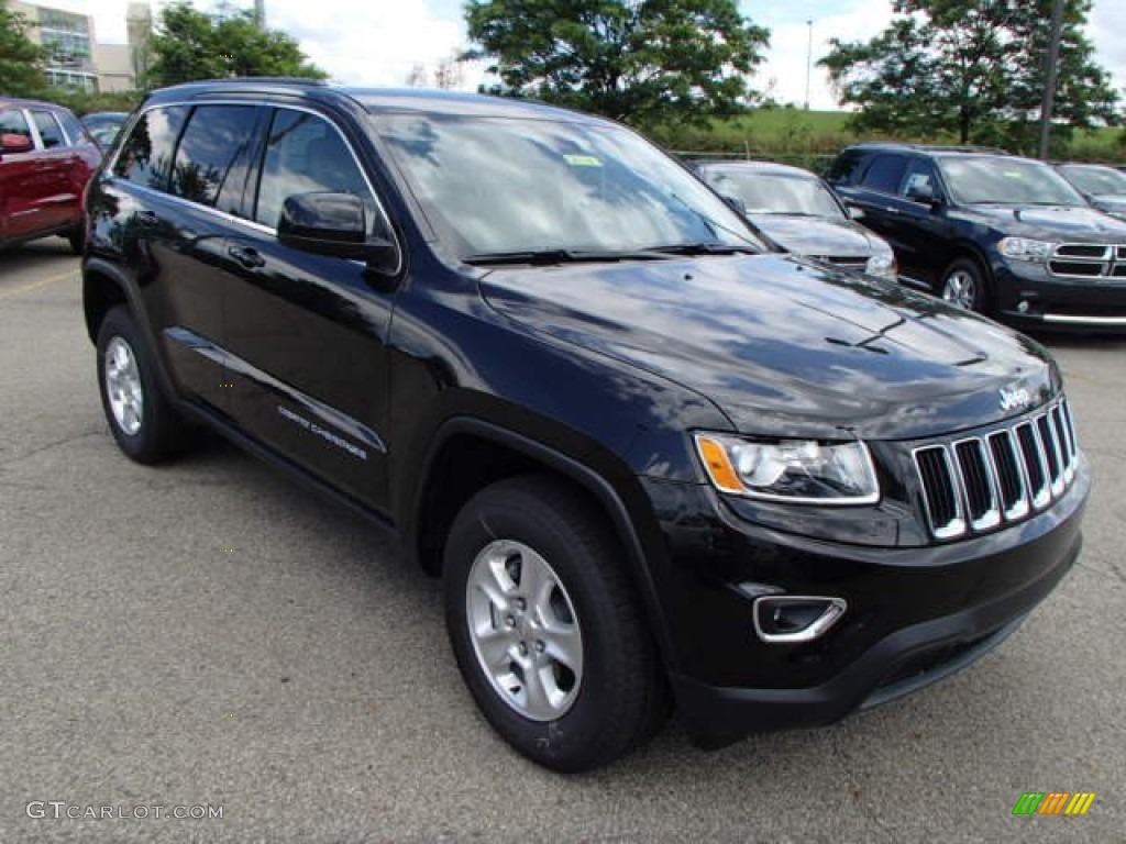 2014 Grand Cherokee Laredo 4x4 - Brilliant Black Crystal Pearl / New Zealand Black/Light Frost photo #4