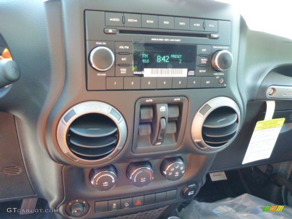 2014 Jeep Wrangler Unlimited Sport S 4x4 Controls Photo #84015663