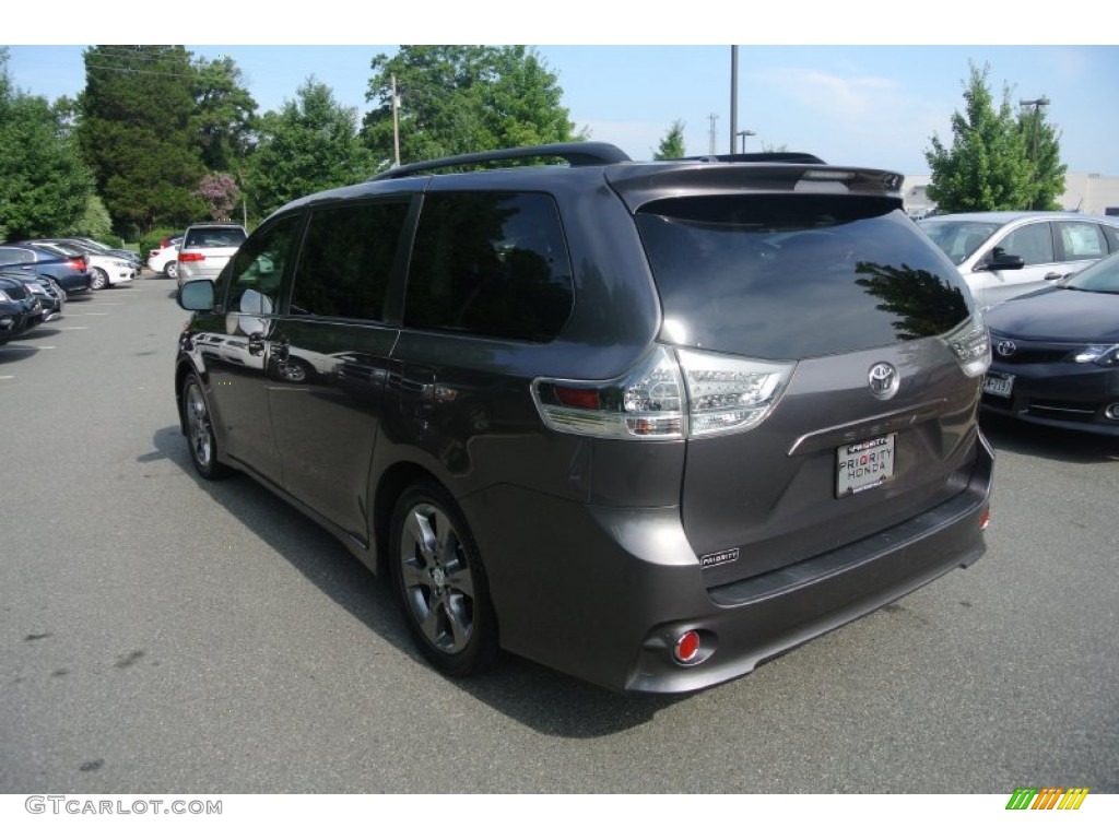 2011 Sienna SE - Predawn Gray Mica / Dark Charcoal photo #5