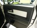 Iceberg White - FJ Cruiser 4WD Photo No. 12