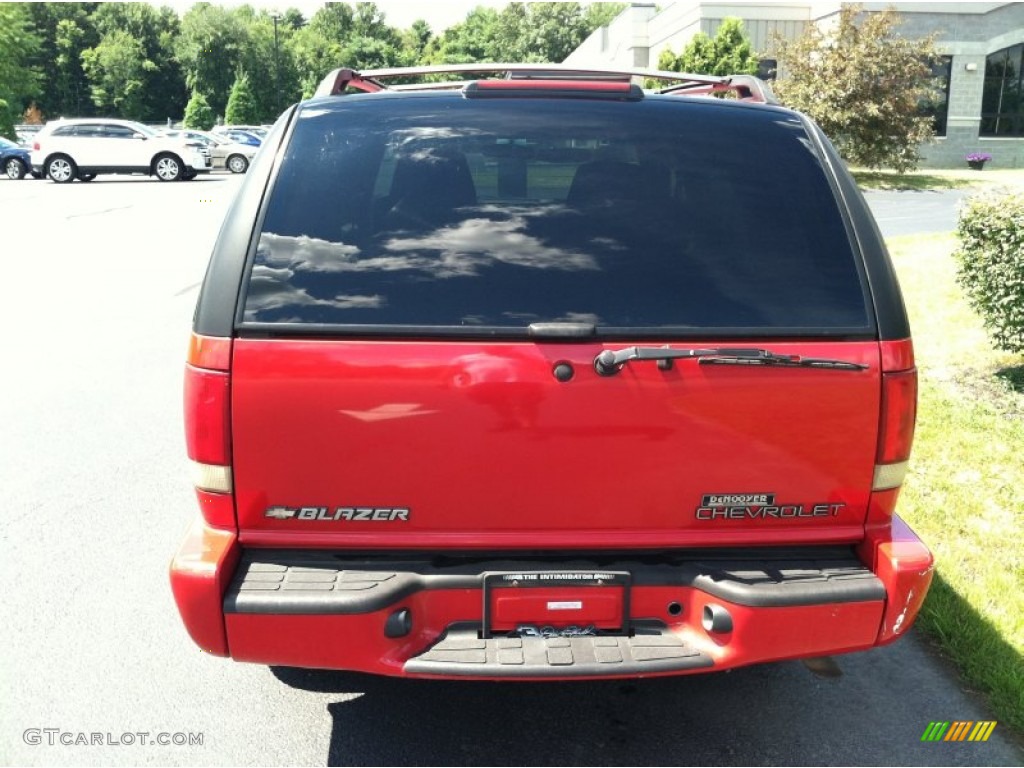 2002 Blazer LS 4x4 - Victory Red / Graphite photo #7