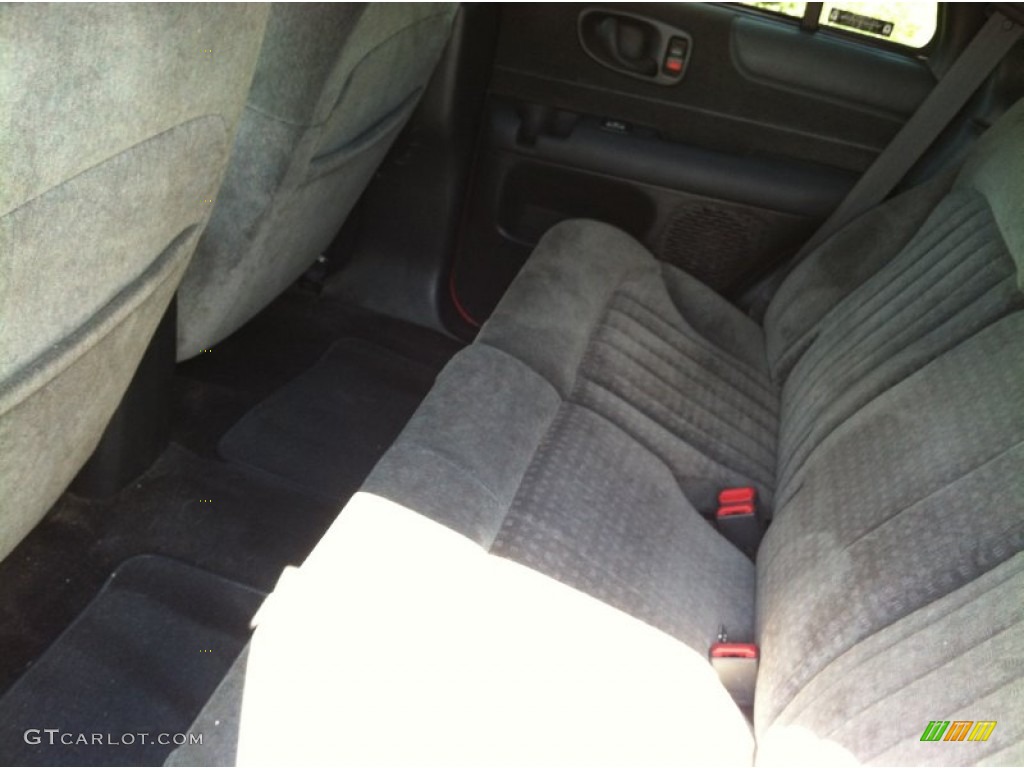 2002 Blazer LS 4x4 - Victory Red / Graphite photo #11