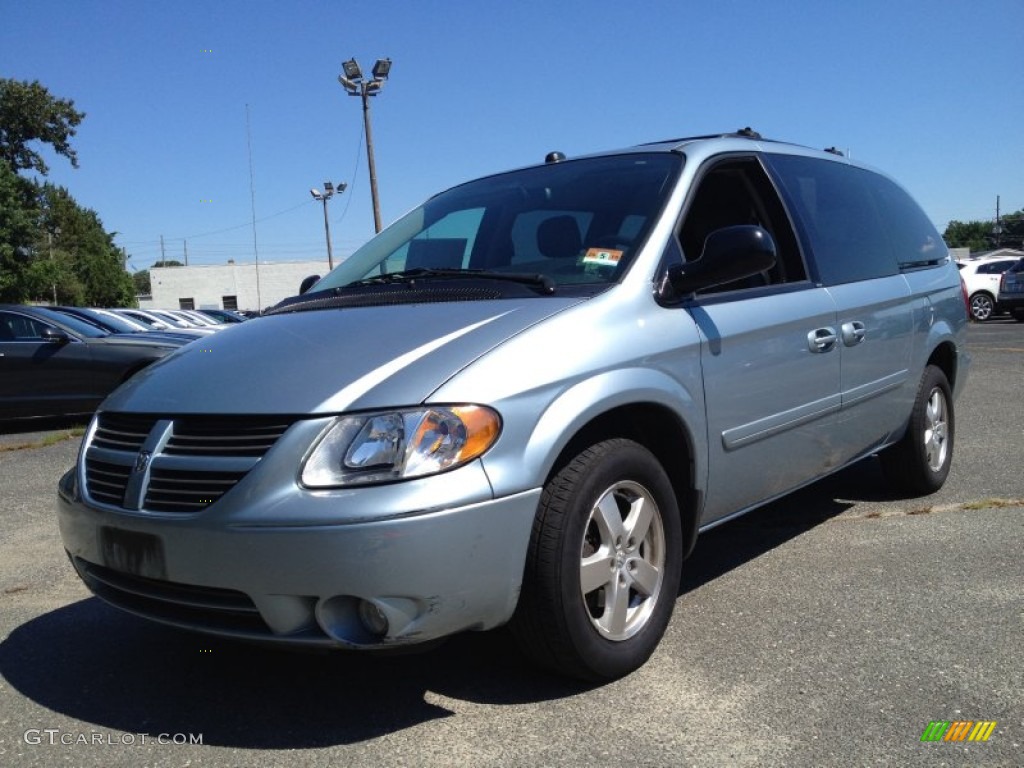 Butane Blue Pearl 2005 Dodge Grand Caravan SXT Exterior Photo #84026475