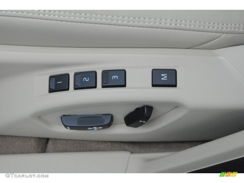 2014 Volvo S60 T5 Controls Photo #84028053