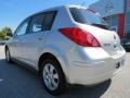 Brilliant Silver - Versa 1.8 SL Hatchback Photo No. 3