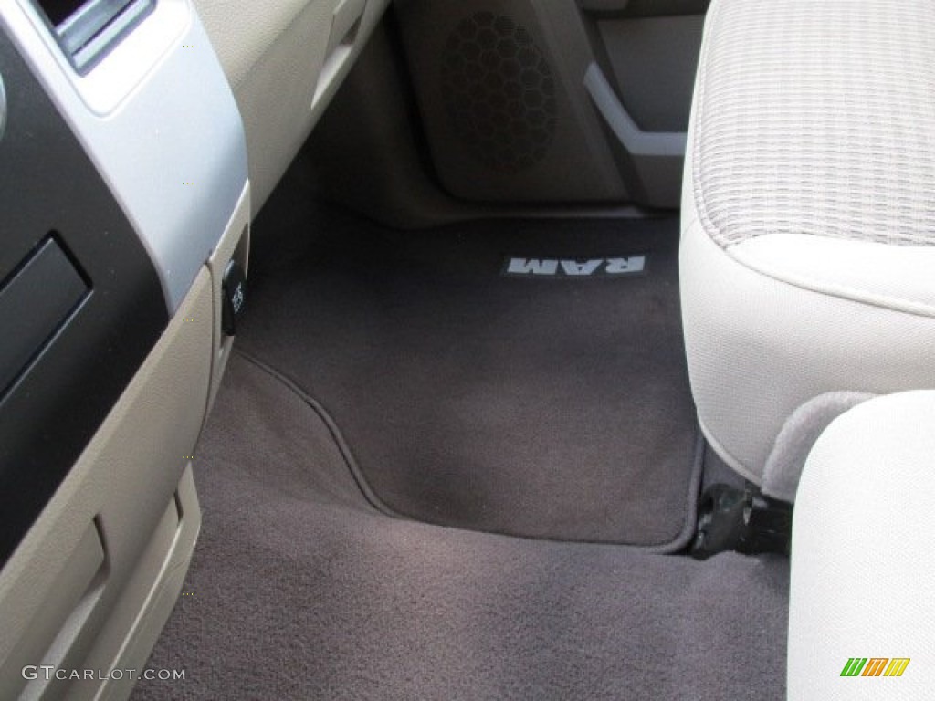 2010 Ram 1500 SLT Quad Cab 4x4 - Austin Tan Pearl / Light Pebble Beige/Bark Brown photo #16