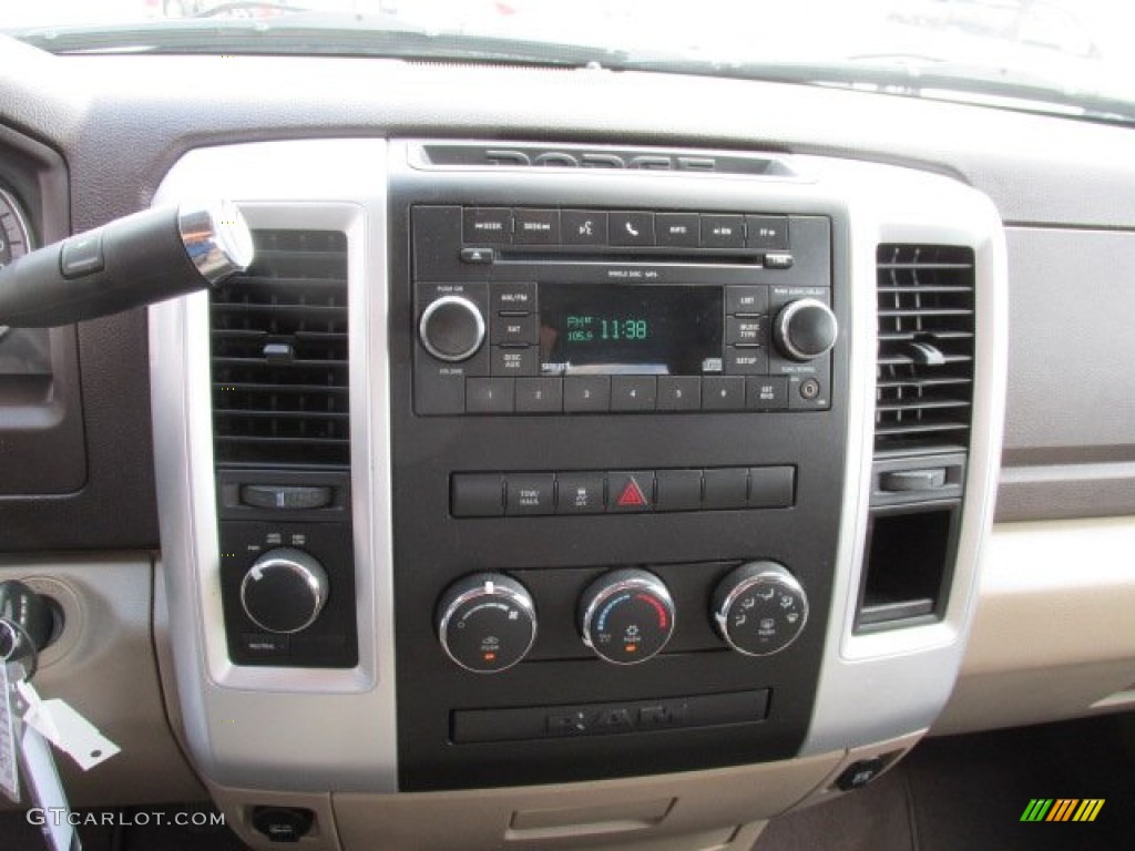 2010 Ram 1500 SLT Quad Cab 4x4 - Austin Tan Pearl / Light Pebble Beige/Bark Brown photo #18