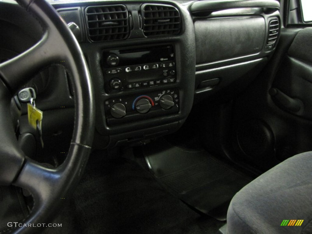 2002 S10 LS Extended Cab - Forest Green Metallic / Graphite photo #13