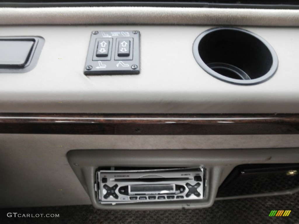 2003 Ram Van 1500 Passenger Conversion - Bright White / Sandstone photo #27