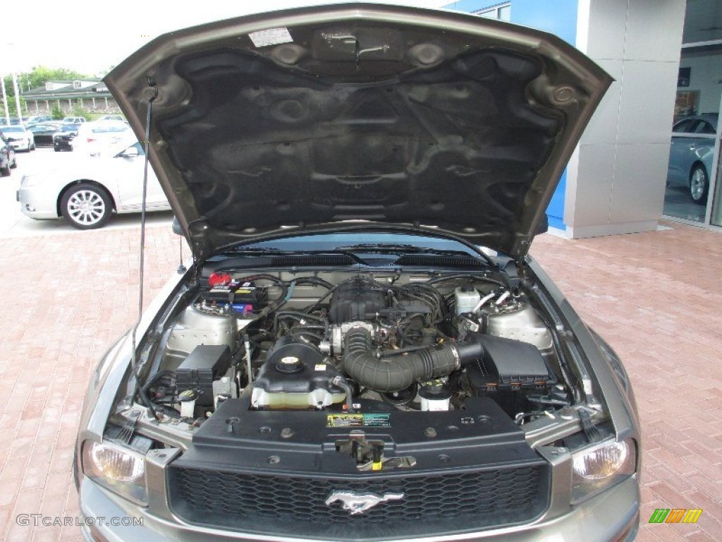 2005 Mustang V6 Premium Coupe - Mineral Grey Metallic / Dark Charcoal photo #16