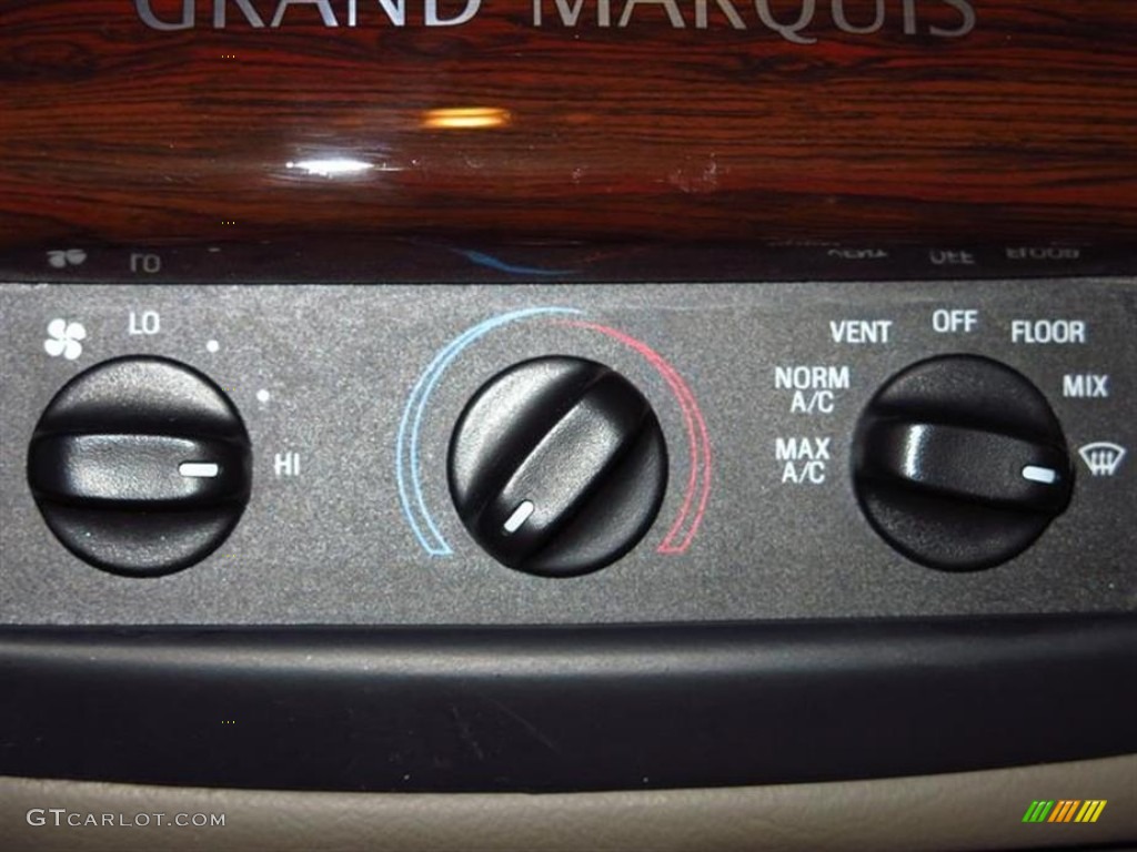 2003 Mercury Grand Marquis GS Controls Photo #84045438