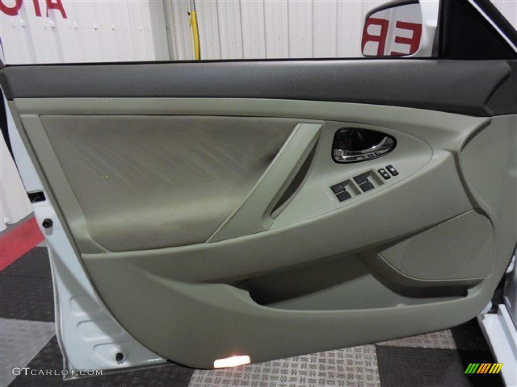 2011 Camry  - Super White / Bisque photo #9