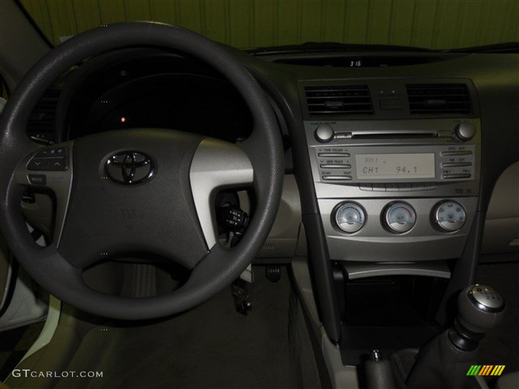 2011 Camry  - Super White / Bisque photo #13