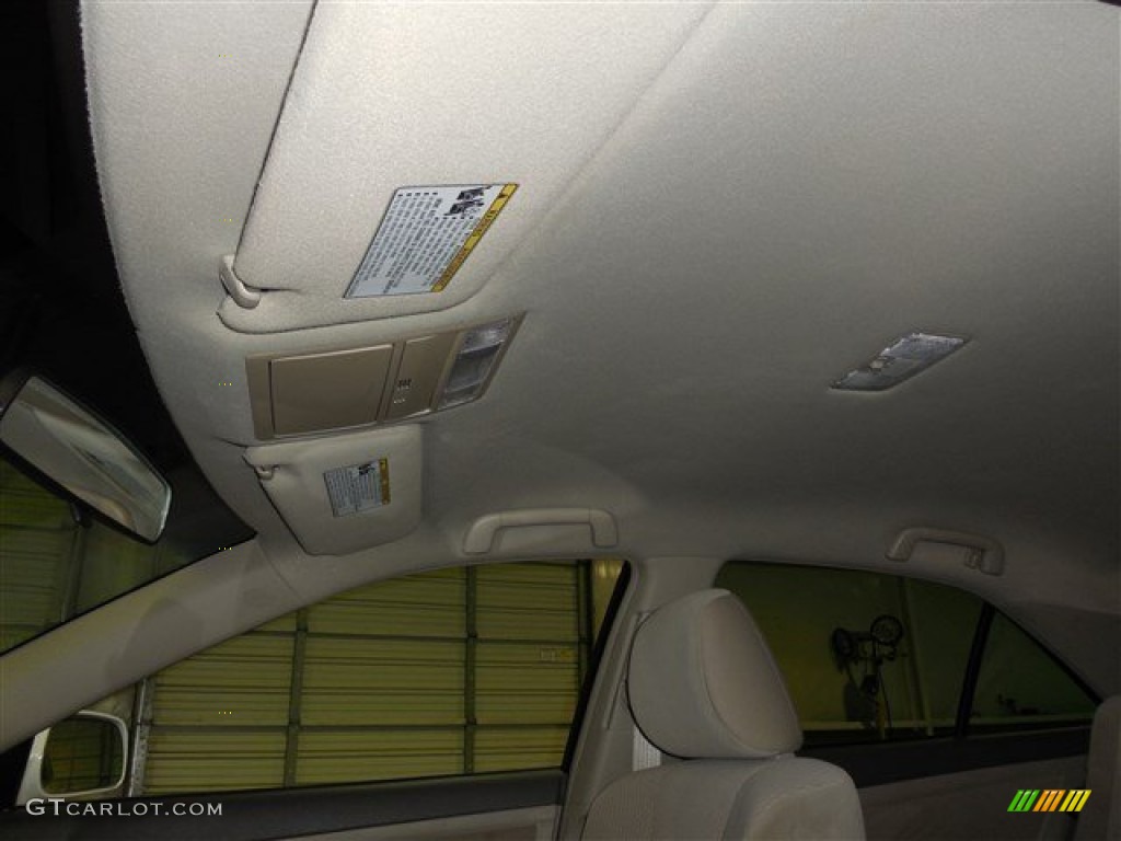 2011 Camry  - Super White / Bisque photo #16