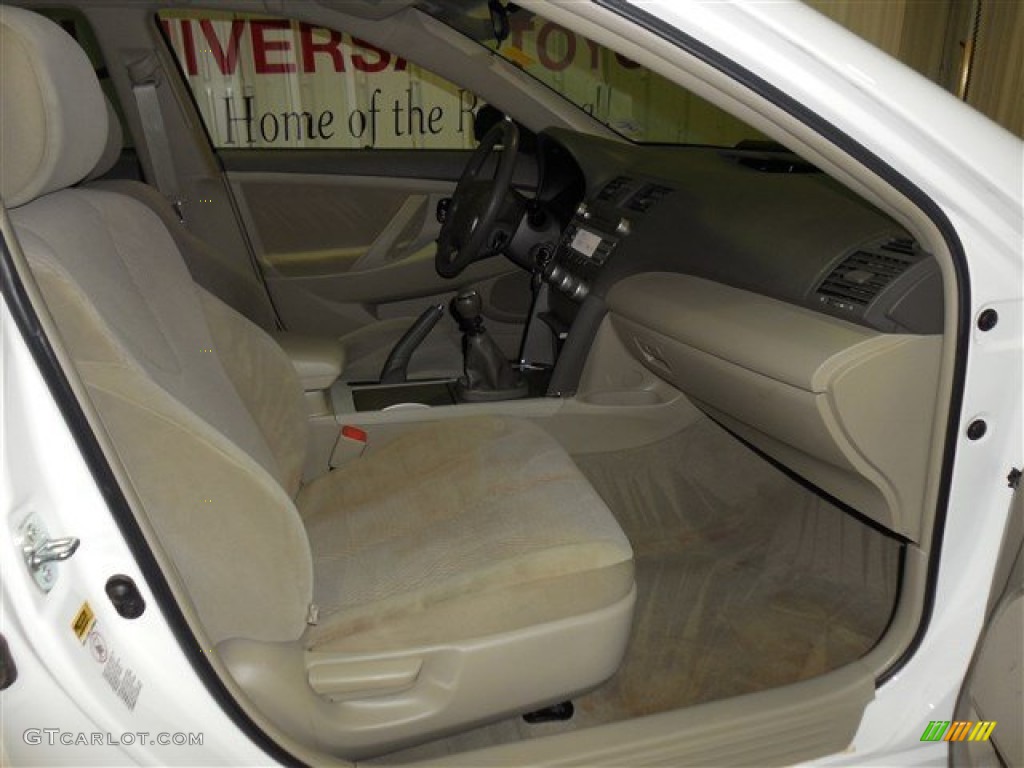 2011 Camry  - Super White / Bisque photo #17
