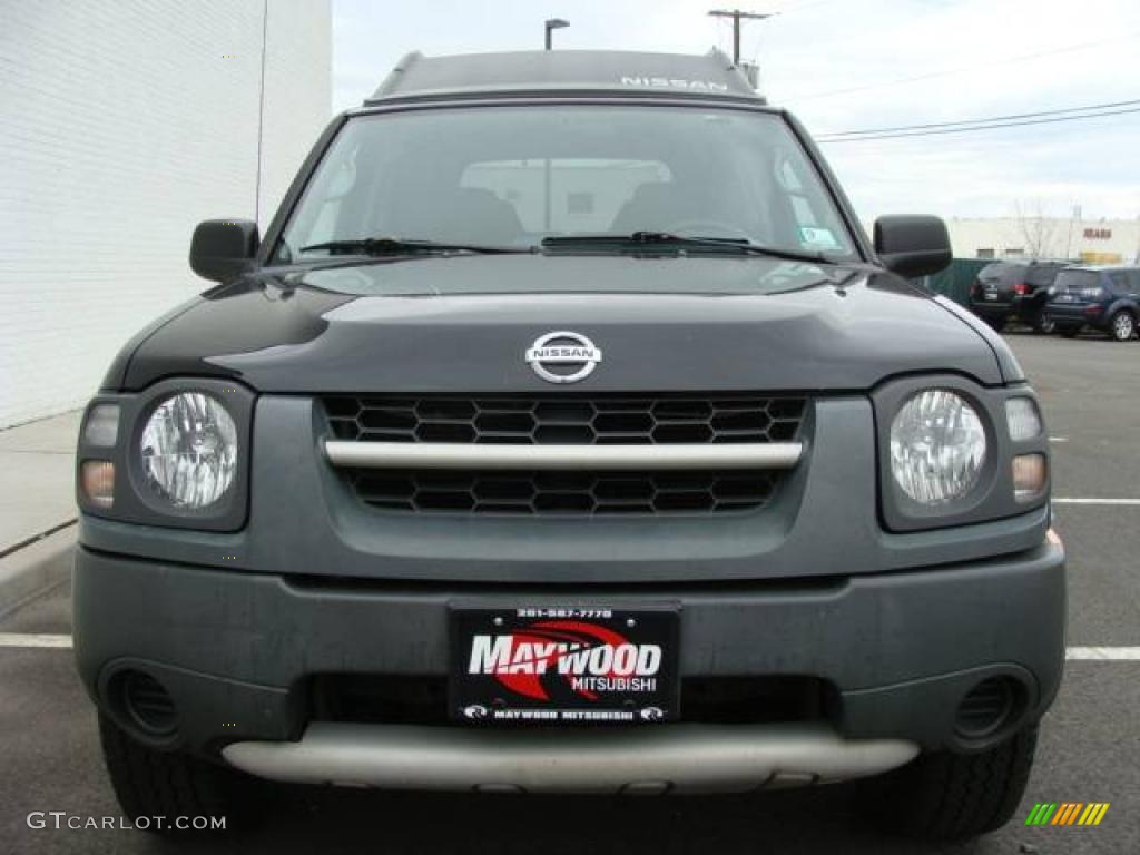 2004 Xterra XE 4x4 - Super Black / Gray photo #2