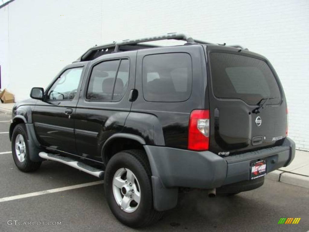 2004 Xterra XE 4x4 - Super Black / Gray photo #4
