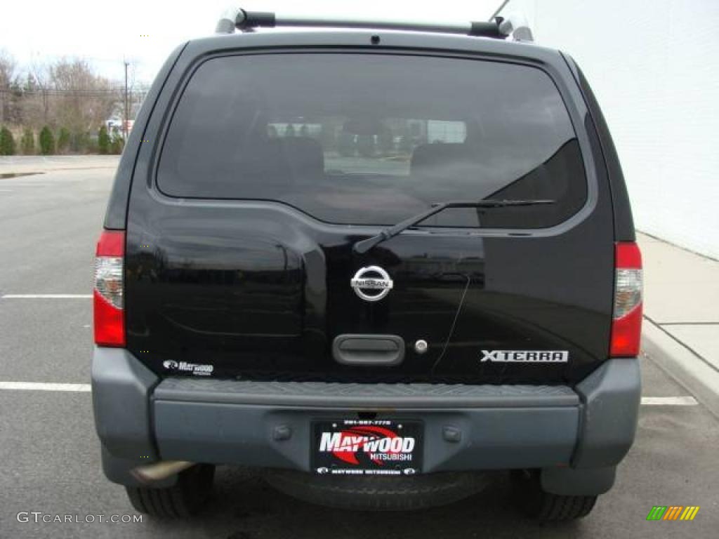2004 Xterra XE 4x4 - Super Black / Gray photo #5