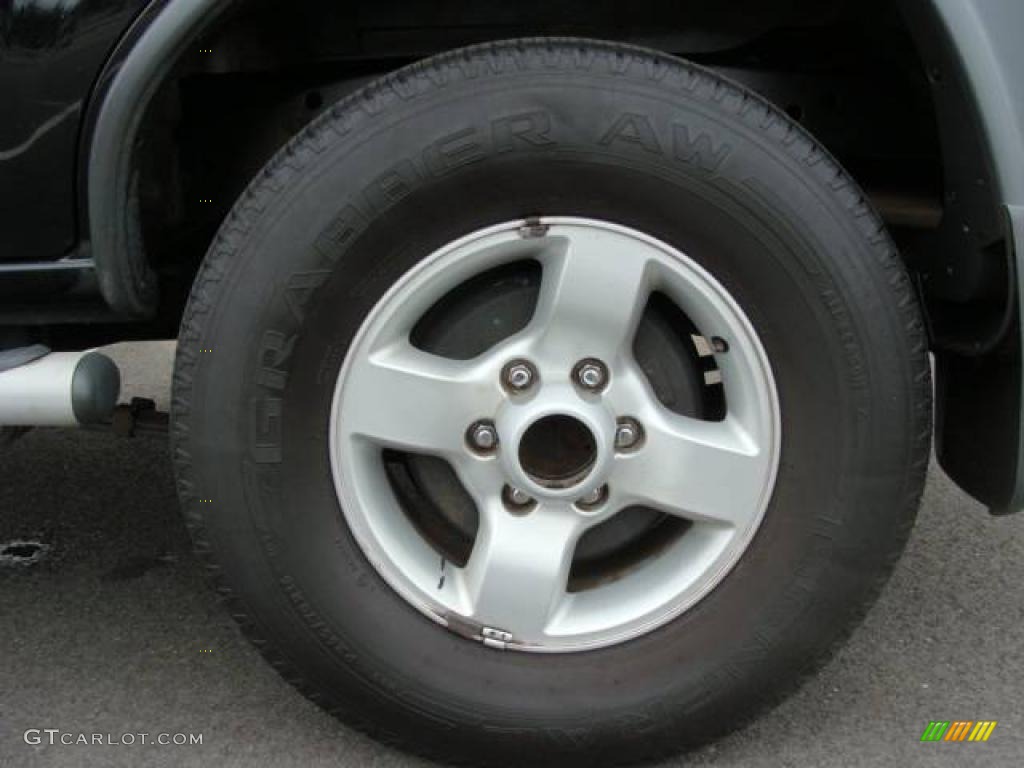 2004 Xterra XE 4x4 - Super Black / Gray photo #6