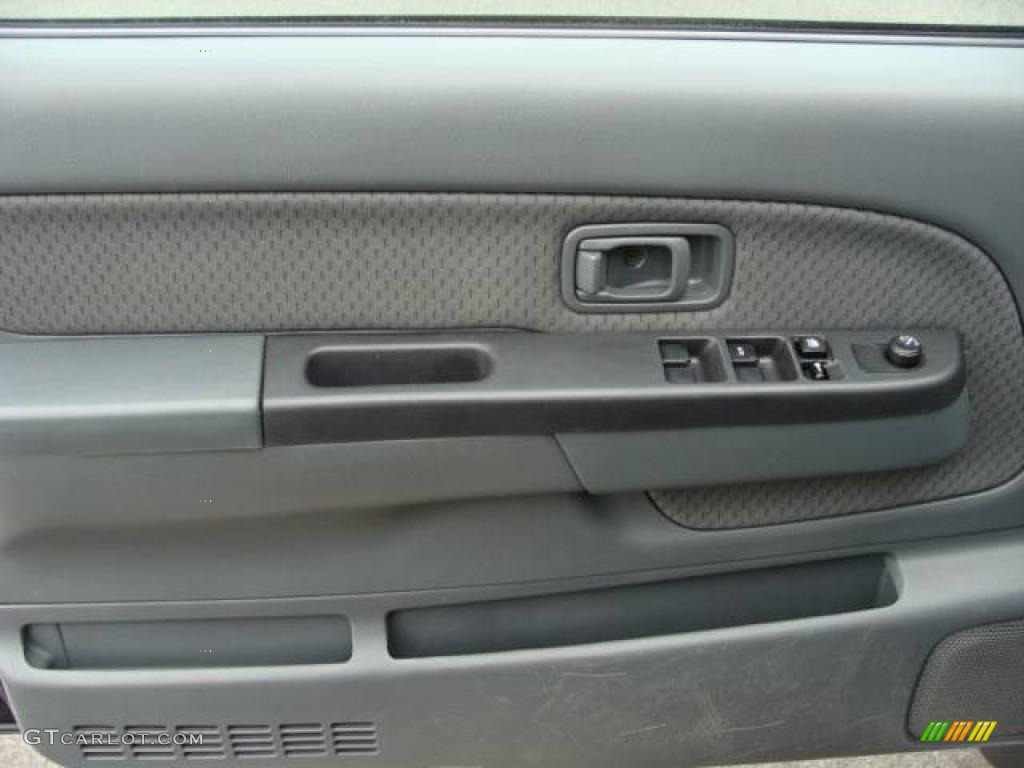 2004 Xterra XE 4x4 - Super Black / Gray photo #8