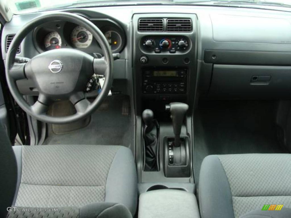 2004 Xterra XE 4x4 - Super Black / Gray photo #11