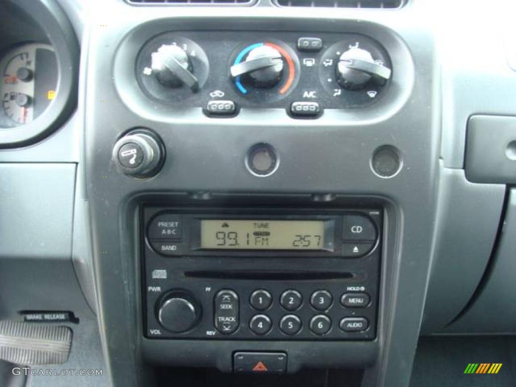 2004 Xterra XE 4x4 - Super Black / Gray photo #13