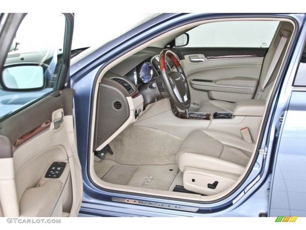 2011 Chrysler 300 C Hemi Front Seat Photo #84049831