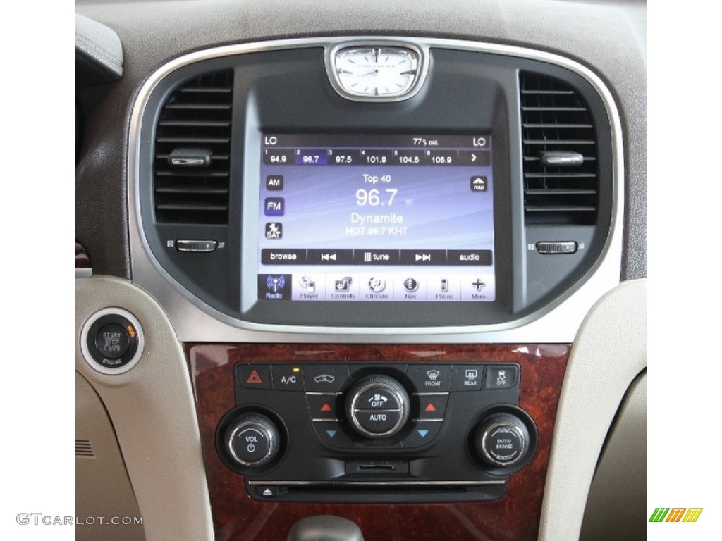 2011 Chrysler 300 C Hemi Controls Photos