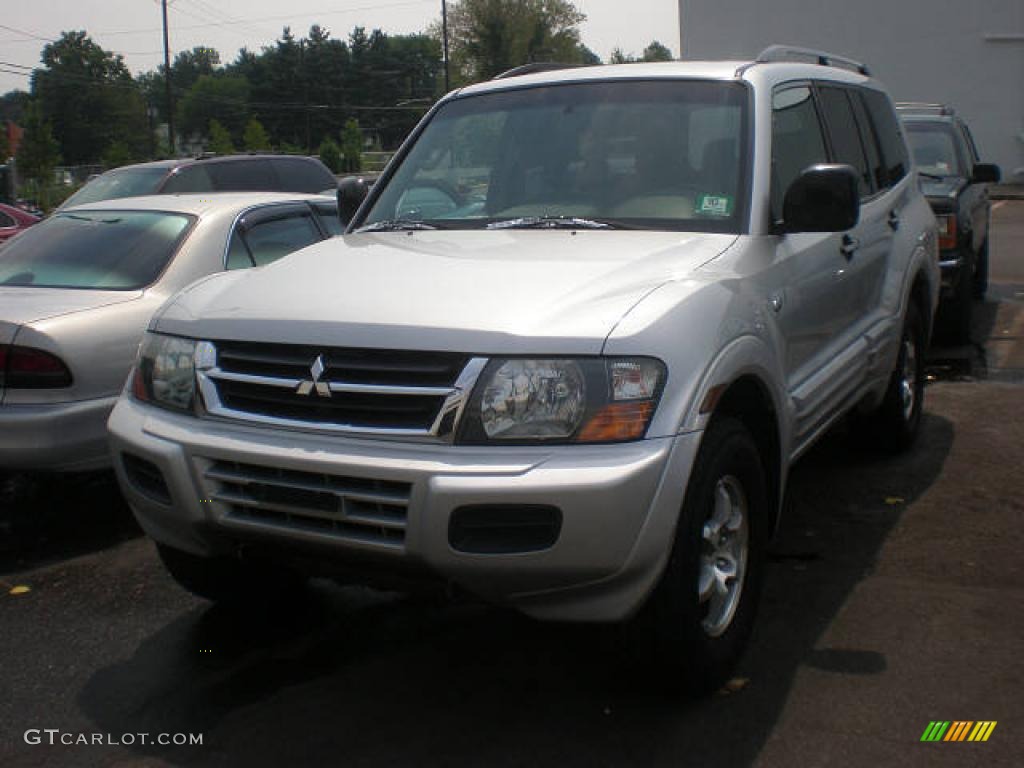 2002 Montero XLS 4x4 - Munich Silver Metallic / Gray photo #1