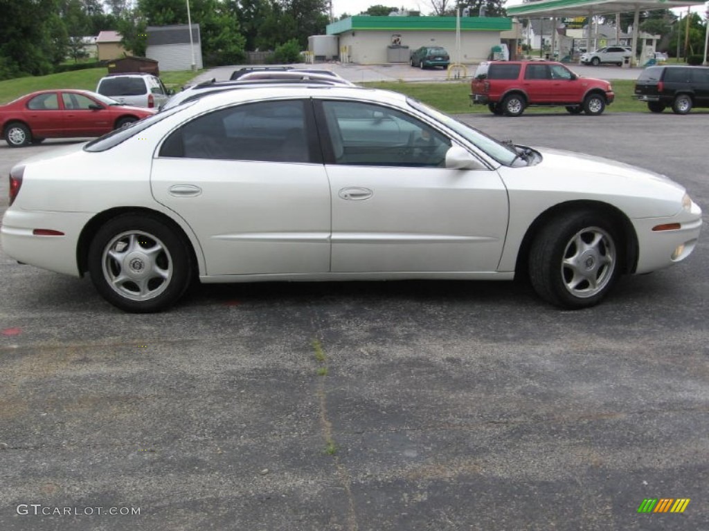 White Diamond 2001 Oldsmobile Aurora 4.0 Exterior Photo #84053099