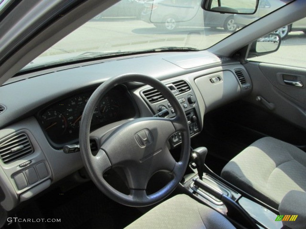 2002 Accord VP Sedan - Satin Silver Metallic / Quartz Gray photo #11