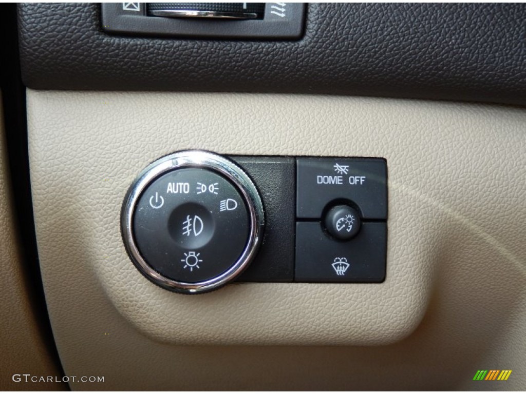 2008 Buick Enclave CXL Controls Photos
