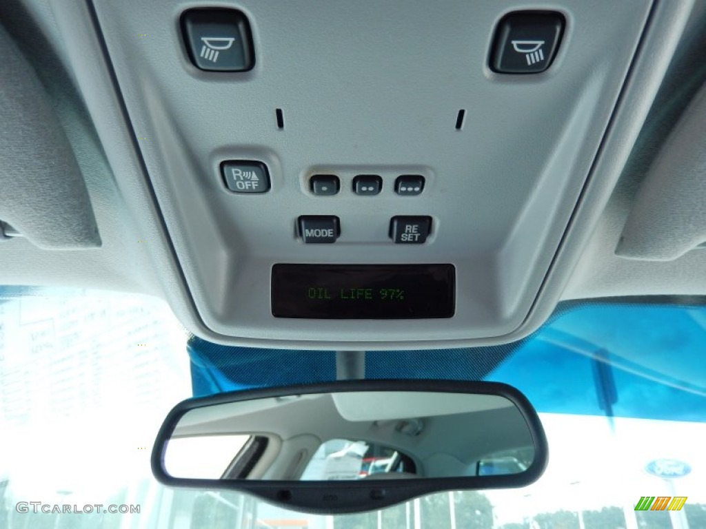 2005 Lincoln Town Car Signature Controls Photo #84066968
