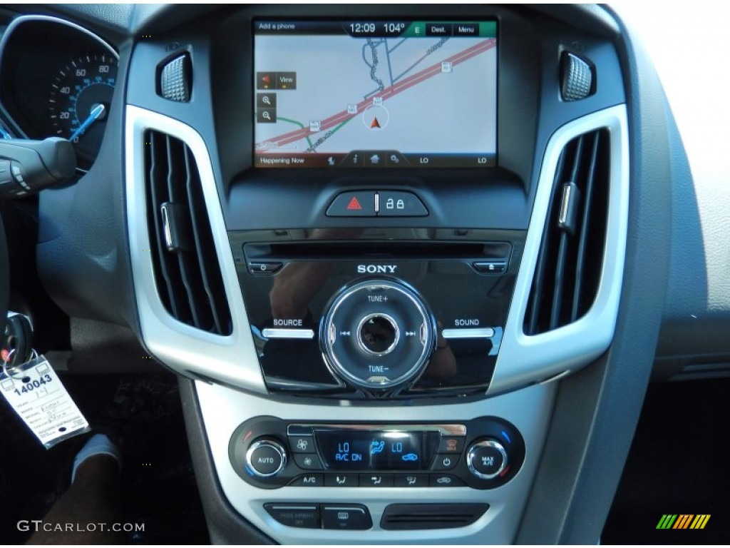 2014 Ford Focus SE Sedan Controls Photo #84068087