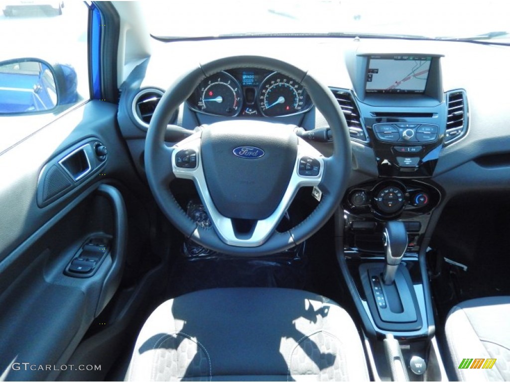 2014 Ford Fiesta SE Sedan Charcoal Black Dashboard Photo #84068366