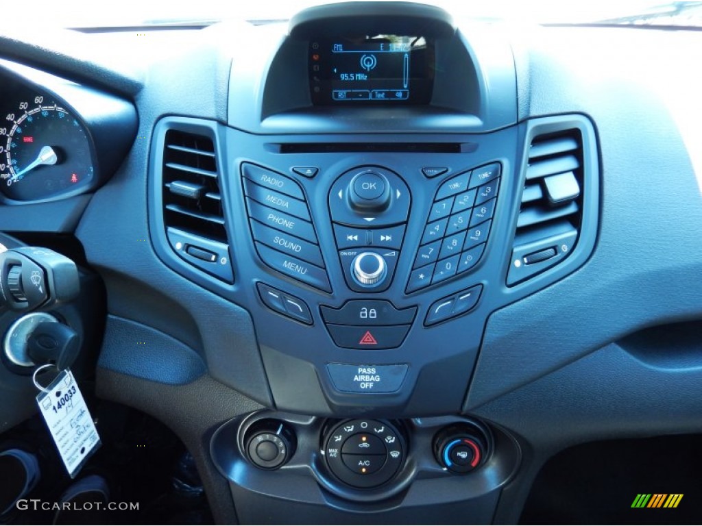 2014 Ford Fiesta S Hatchback Controls Photo #84069056