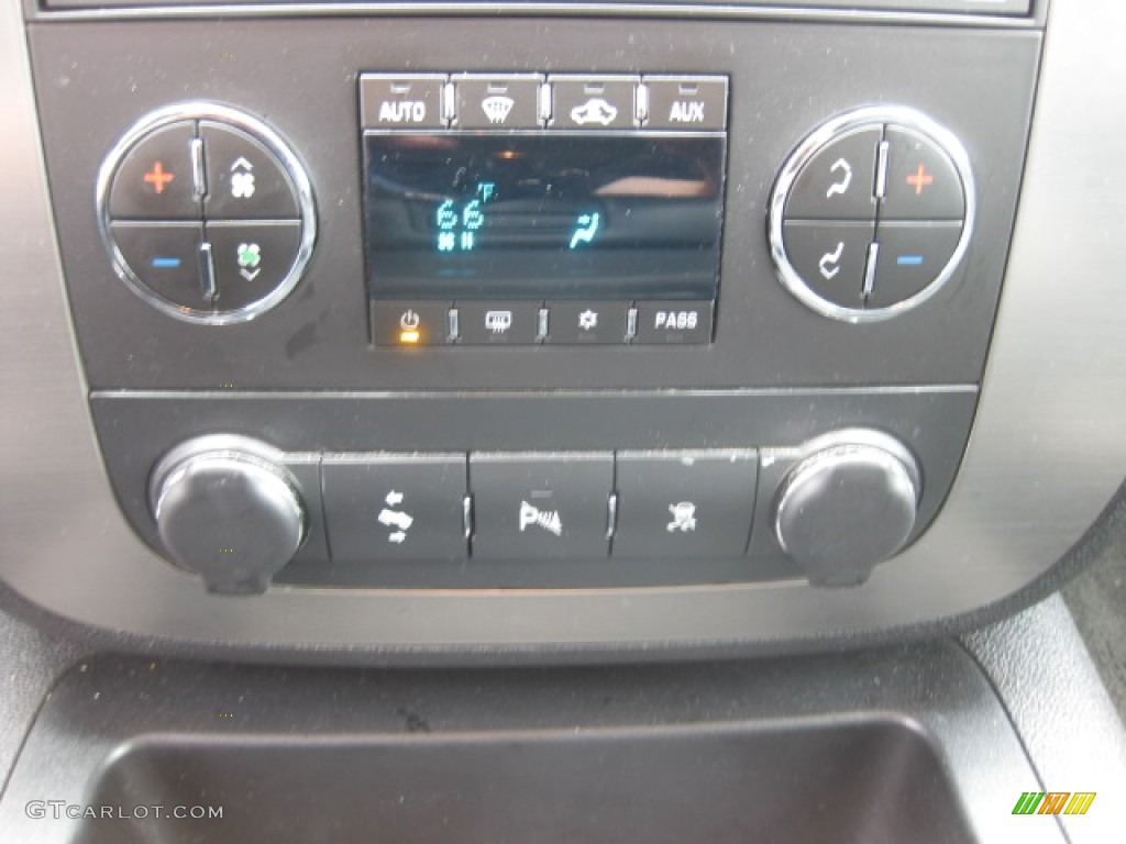 2007 Chevrolet Suburban 1500 LTZ 4x4 Controls Photo #84069542