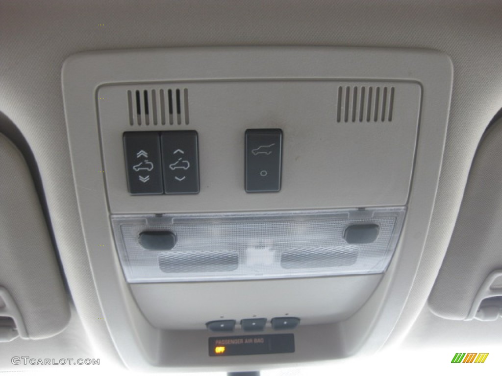 2007 Chevrolet Suburban 1500 LTZ 4x4 Controls Photo #84069647
