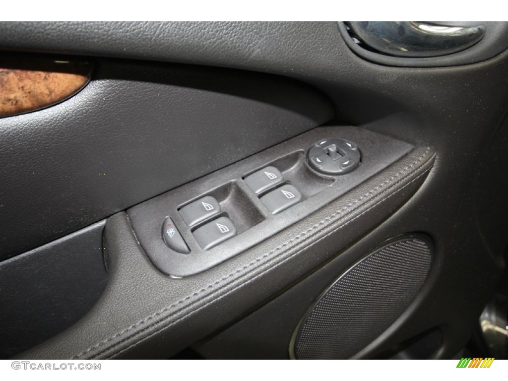 2002 Jaguar X-Type 2.5 Controls Photo #84076517