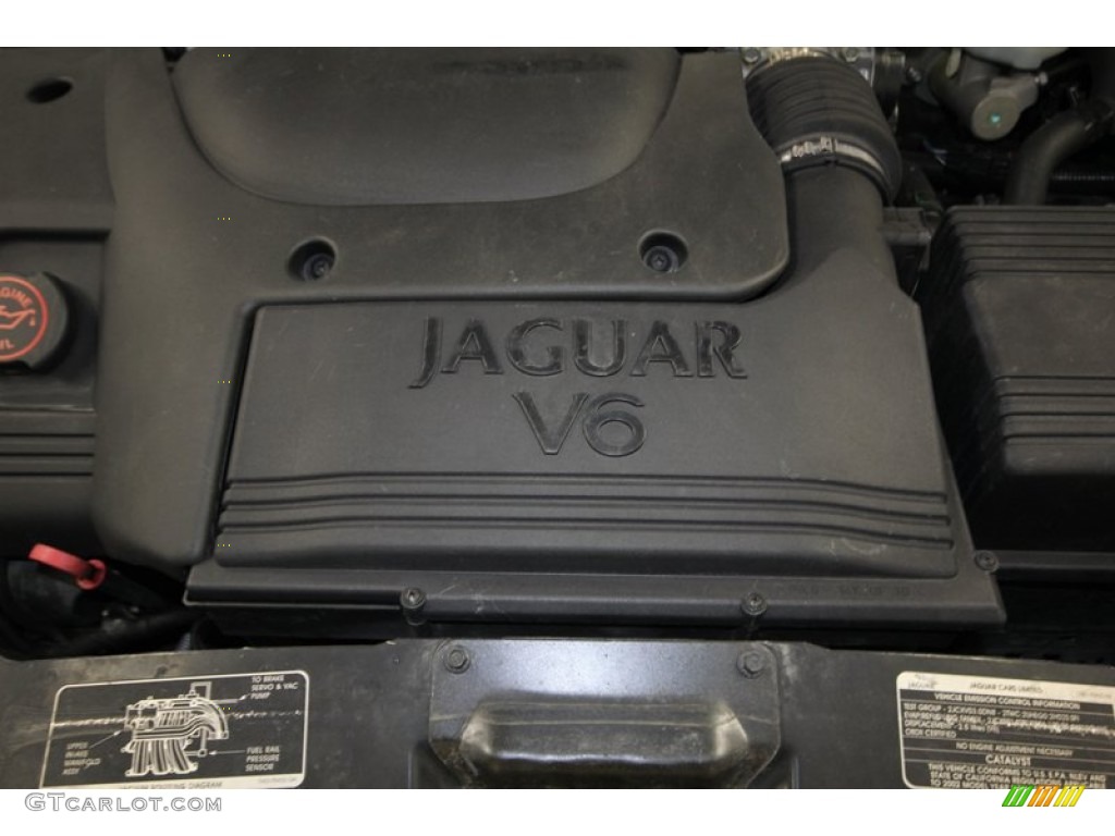 2002 Jaguar X-Type 2.5 Marks and Logos Photos