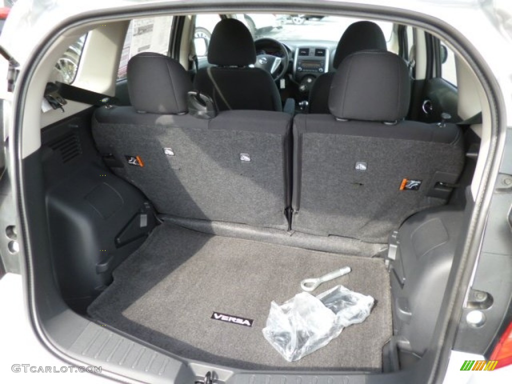 2014 Nissan Versa Note SV Trunk Photo #84079262