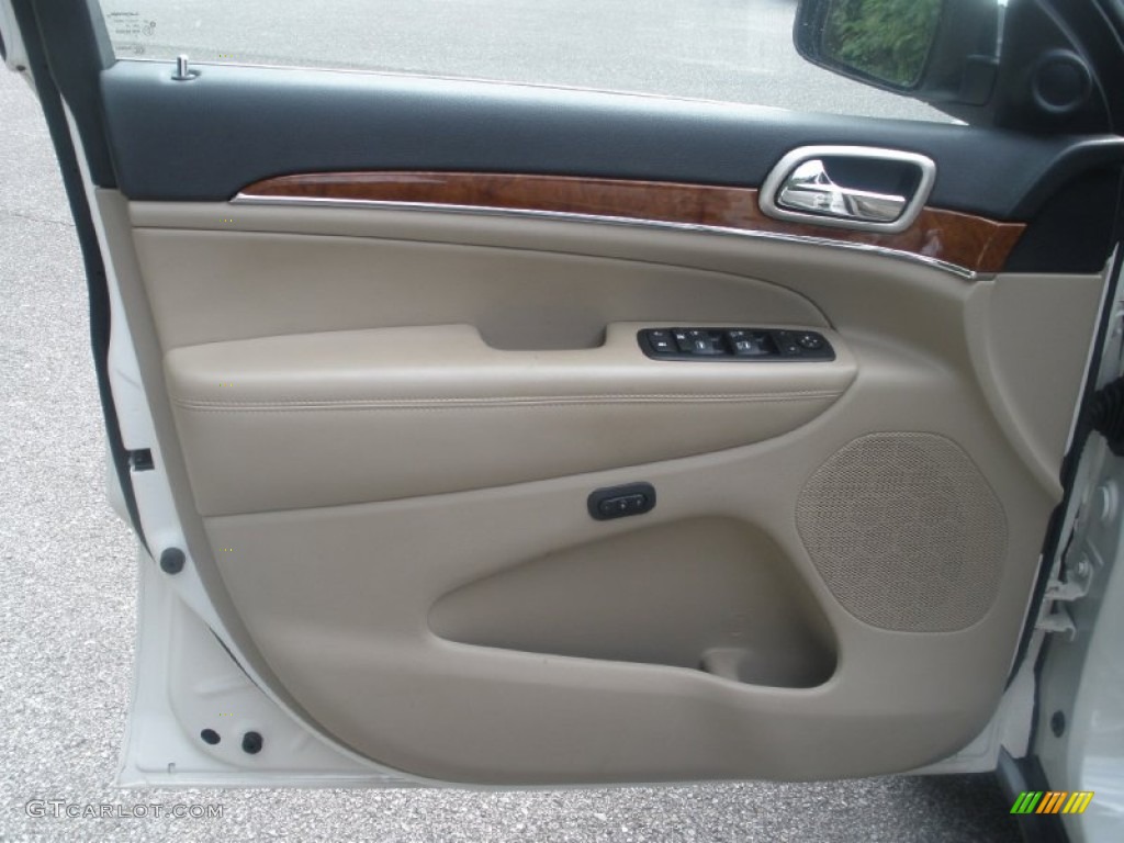 2011 Grand Cherokee Limited - Stone White / Black/Light Frost Beige photo #19